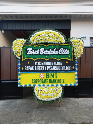 Papan Bunga Duka di Pondok Karya